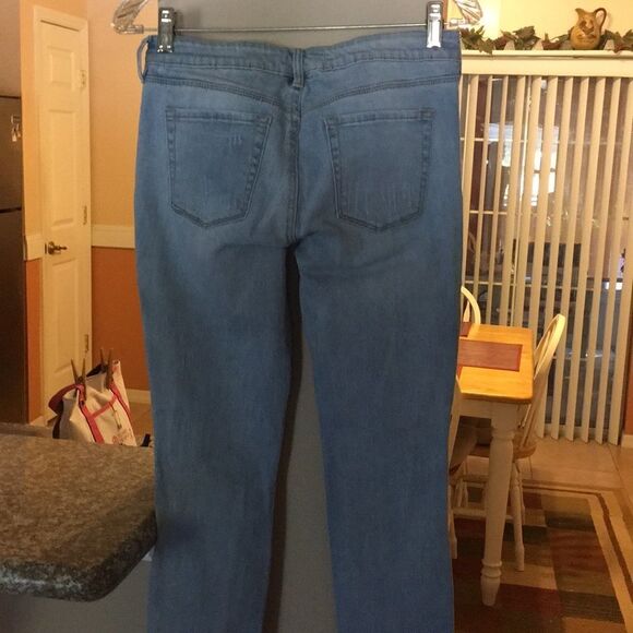 3/$20 Bullhead Low Rise Skinniest Denim - Picture 6 of 8